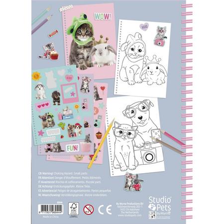 Studio Pets | Kleurboek & stickerboek | 28 honden kleurplaten | 5 stickervellen